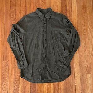 Men’s olive green UNIQLO lightweight flannel, large
